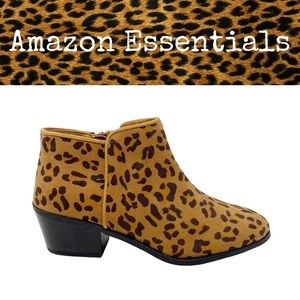 NWOT Amazon Essentials Women's Aola Faux Suede Ankle Bootie